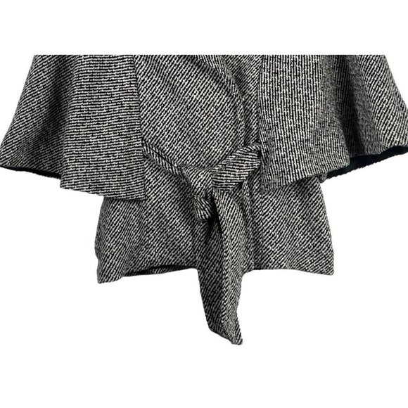 𝅺A. Byer women's gray snap front lined coat size Medium wide sleeves, tie - Picture 3 of 8